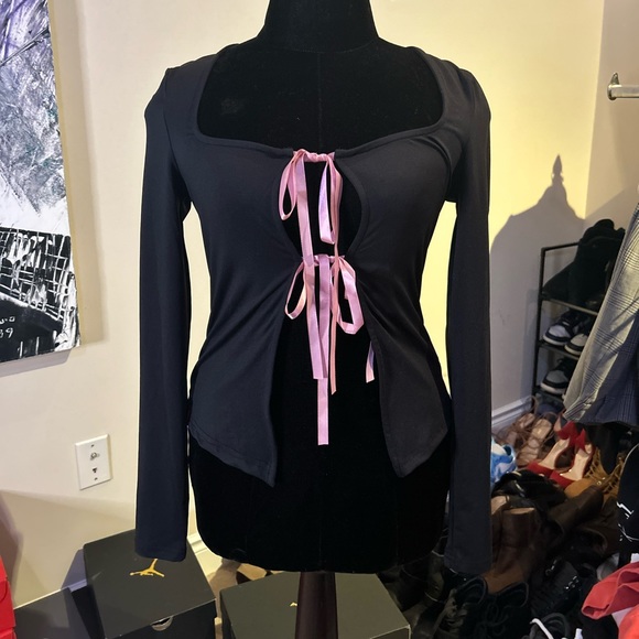 3/$25 Black and pink ribbon long sleeve - Picture 2 of 3